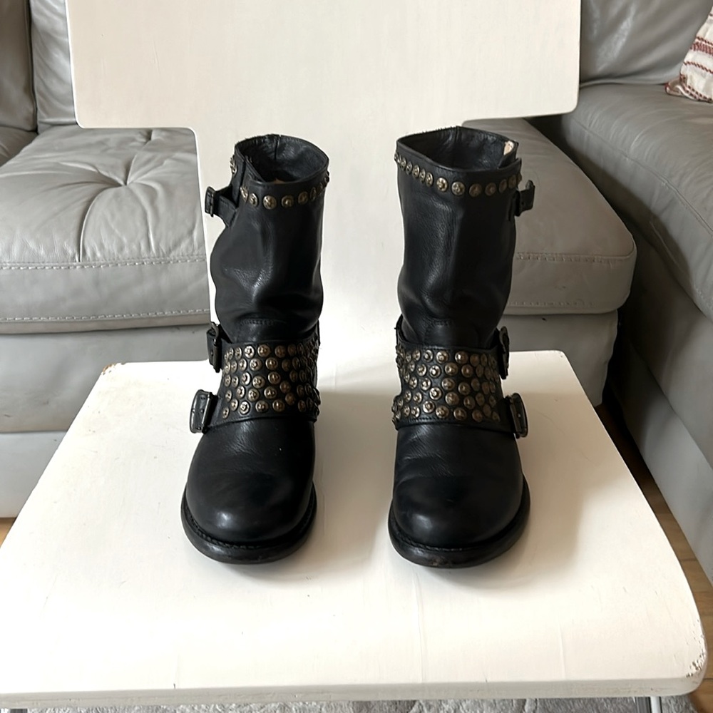 FRYE JENNA STUDDED SHORT BOOTS SIZE 6